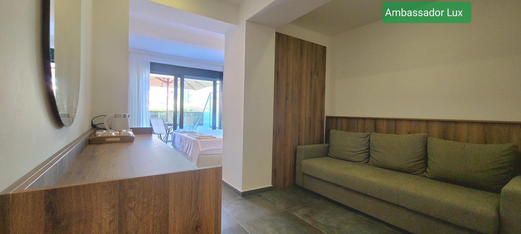 Ambassador & Ambassador Lux Apartments Улцинь Екстер'єр фото