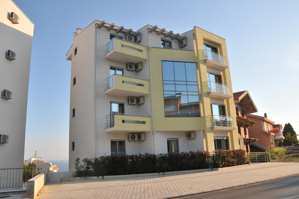 Apartments Ambassador Улцинь Екстер'єр фото