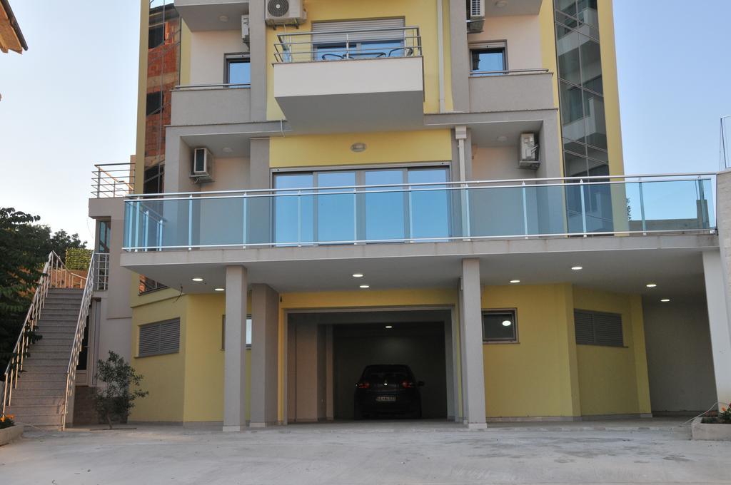 Ambassador & Ambassador Lux Apartments Улцинь Екстер'єр фото
